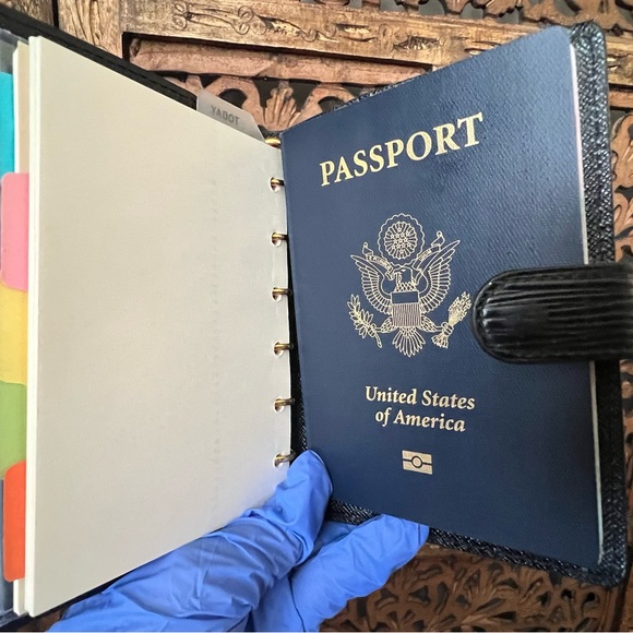 🔥 Authentic Louis Vuitton Black Epi PM Agenda Passport Holder - Picture 11 of 16